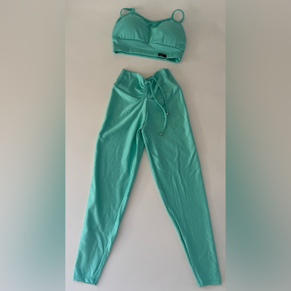 Anne Fitness Brazil Ribbed Teal Matching Set Ruched Leggings & Sports Bra